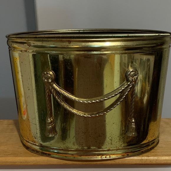 Other - Elegant Gold Metal Magazine Rack